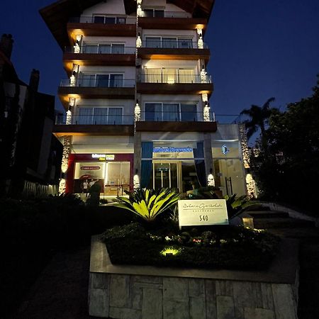 Apartamento Espetacular, 2 Suites, A 30M Da Rua Coberta 格拉玛多 外观 照片